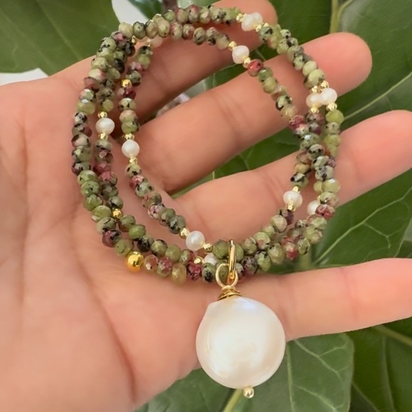 Beautiful Bracelet - Picture 2 of 3